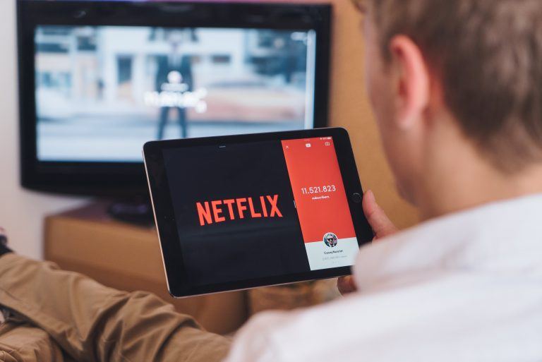 How To Watch Netflix With Friends Easily & Quickly