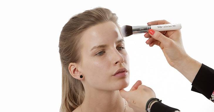 8 Best Foundations for Dry Skin 8 Best Foundations for Dry Skin