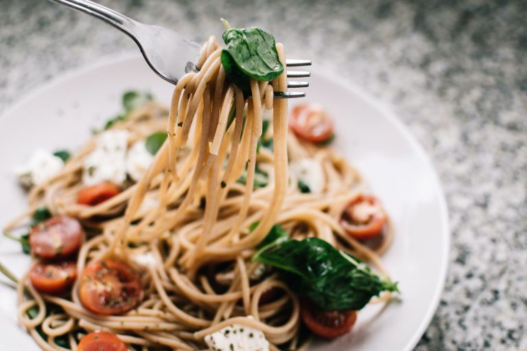 Easy Weeknight Dinners | 6 Meal Delivery Services That Save Your Time Easy Weeknight Dinners | 6 Meal Delivery Services That Save Your Time