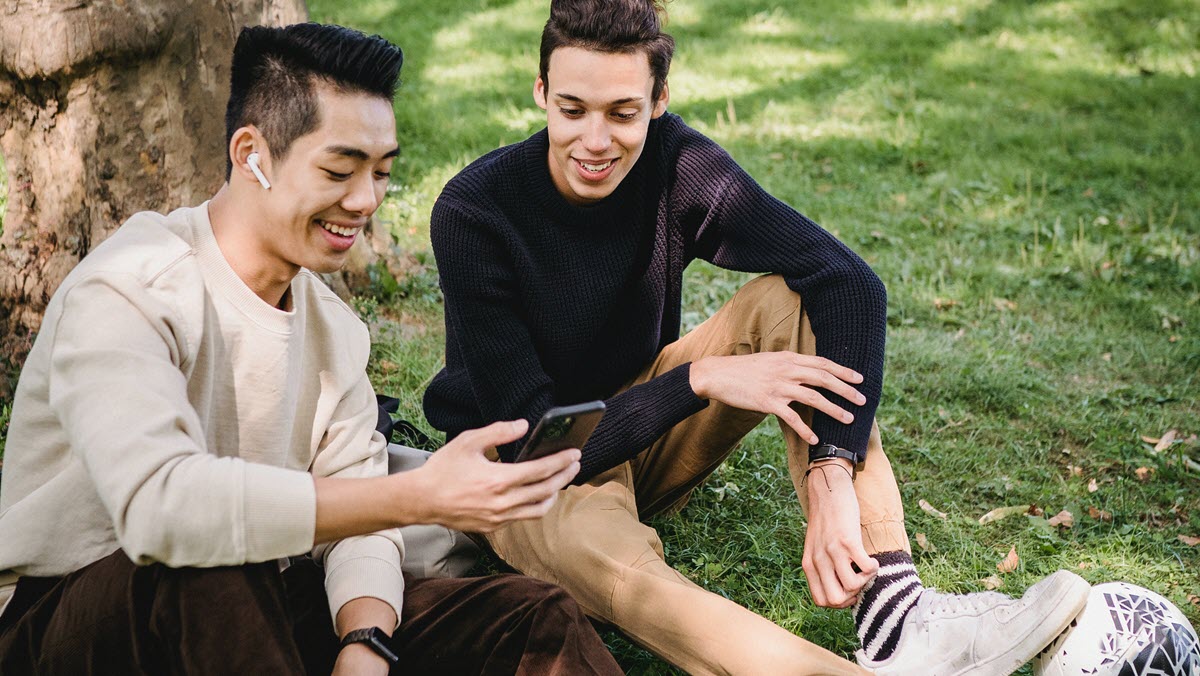 How to Reconnect with Old Friends 2023