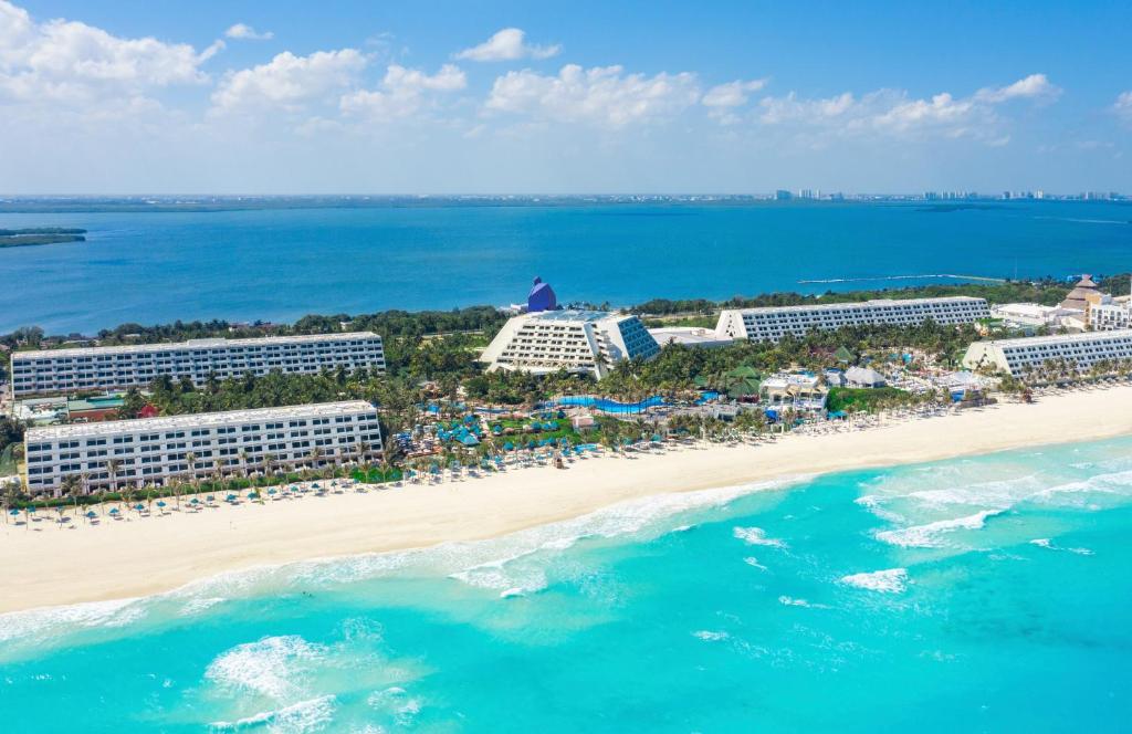 Best All-Inclusive Resorts in Cancun for Partying (2024)